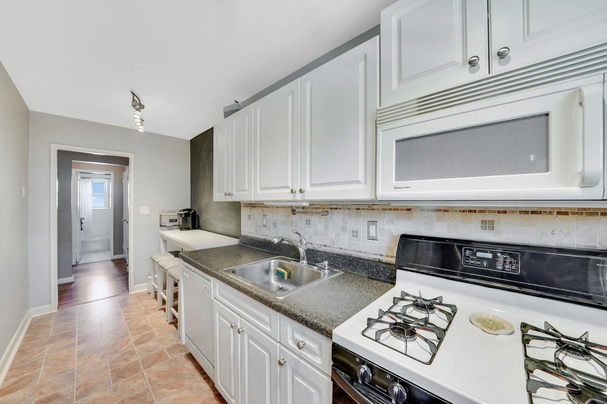 #9 photo, 4 S Forrest Avenue, ナッソー郡 Rockville Centre , NY 11570