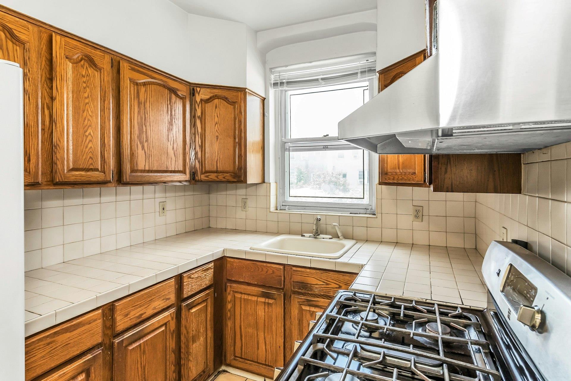 #7 photo, 32-50 77th Street, クイーンズ区 Jackson Heights , NY 11370