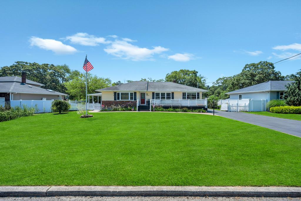 #2 photo, 64 Rockaway Street, Islip Terrace , NY 11752