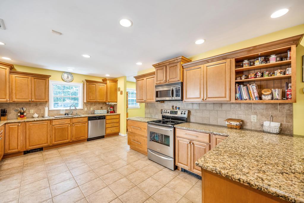 #6 photo, 64 Rockaway Street, Islip Terrace , NY 11752