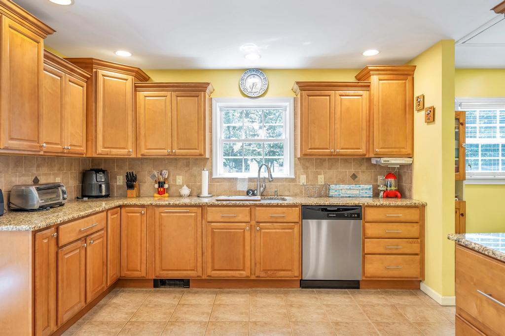 #7 photo, 64 Rockaway Street, Islip Terrace , NY 11752