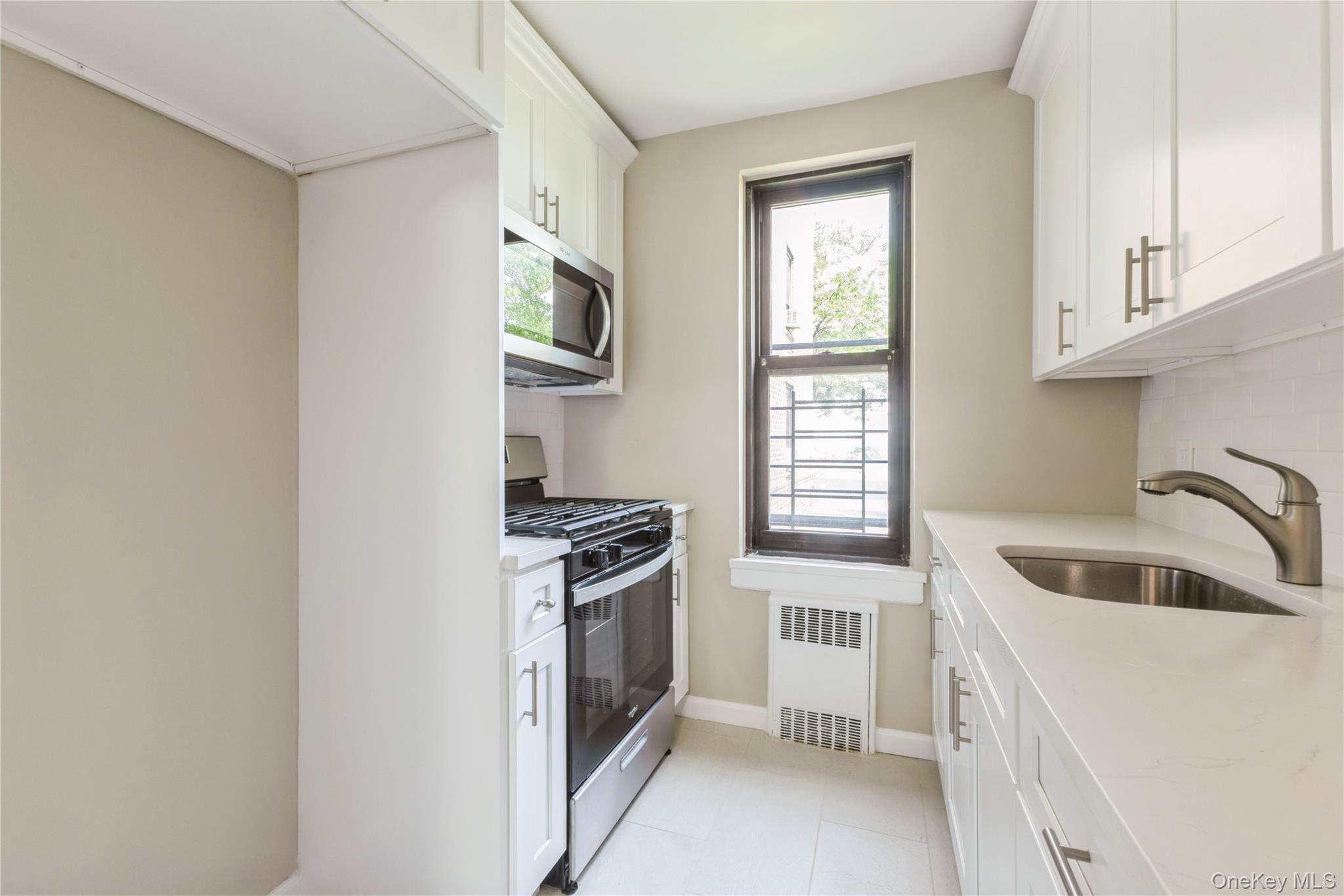 #4 photo, 112-24 Northern Boulevard, Corona , NY 11368