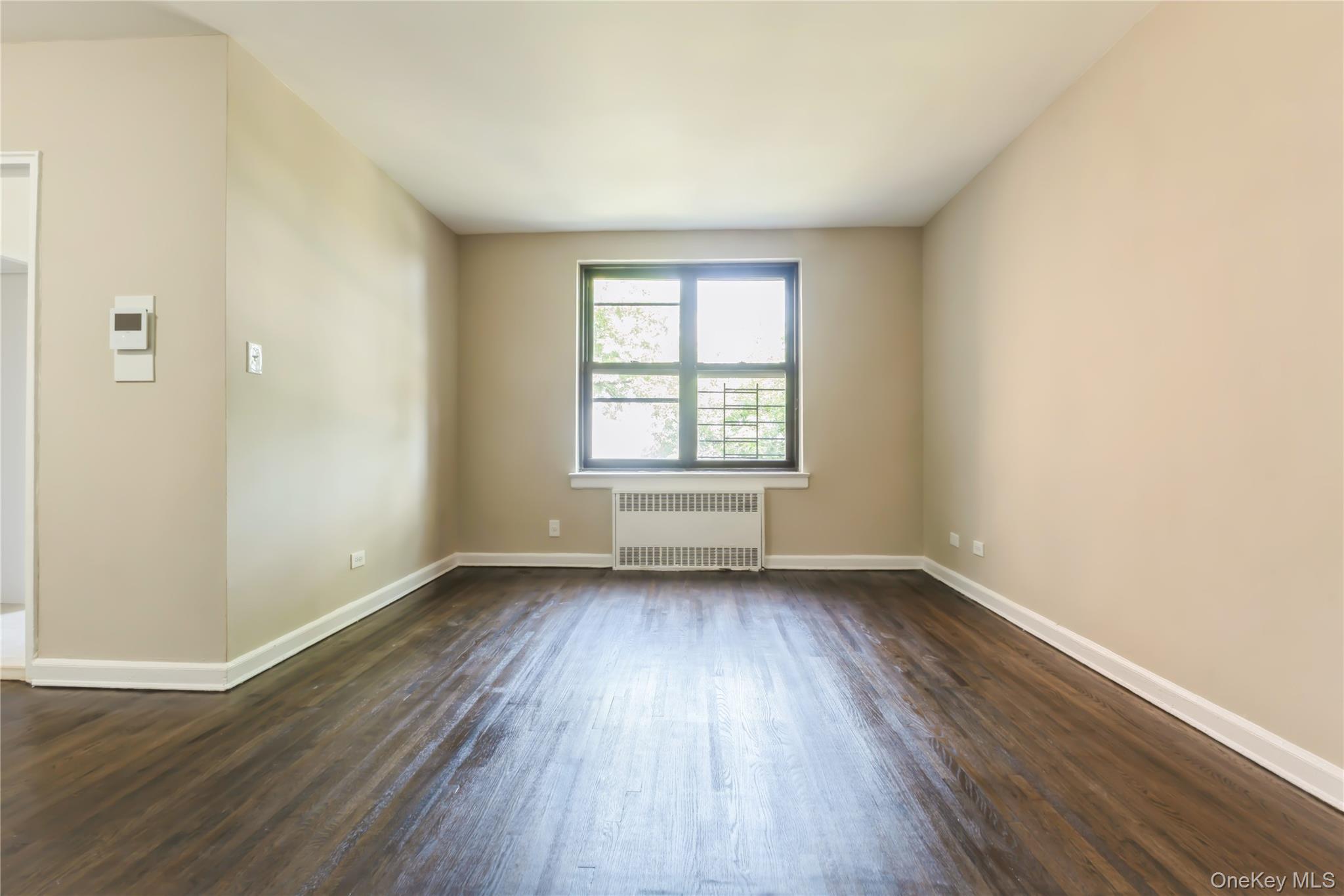 #7 photo, 112-24 Northern Boulevard, Corona , NY 11368