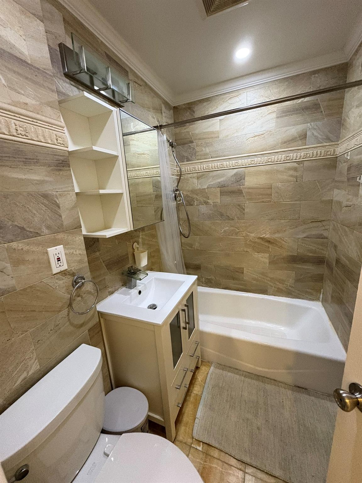 #11 photo, 164-22 73rd Ave, クイーンズ区 Fresh Meadows , NY 11366