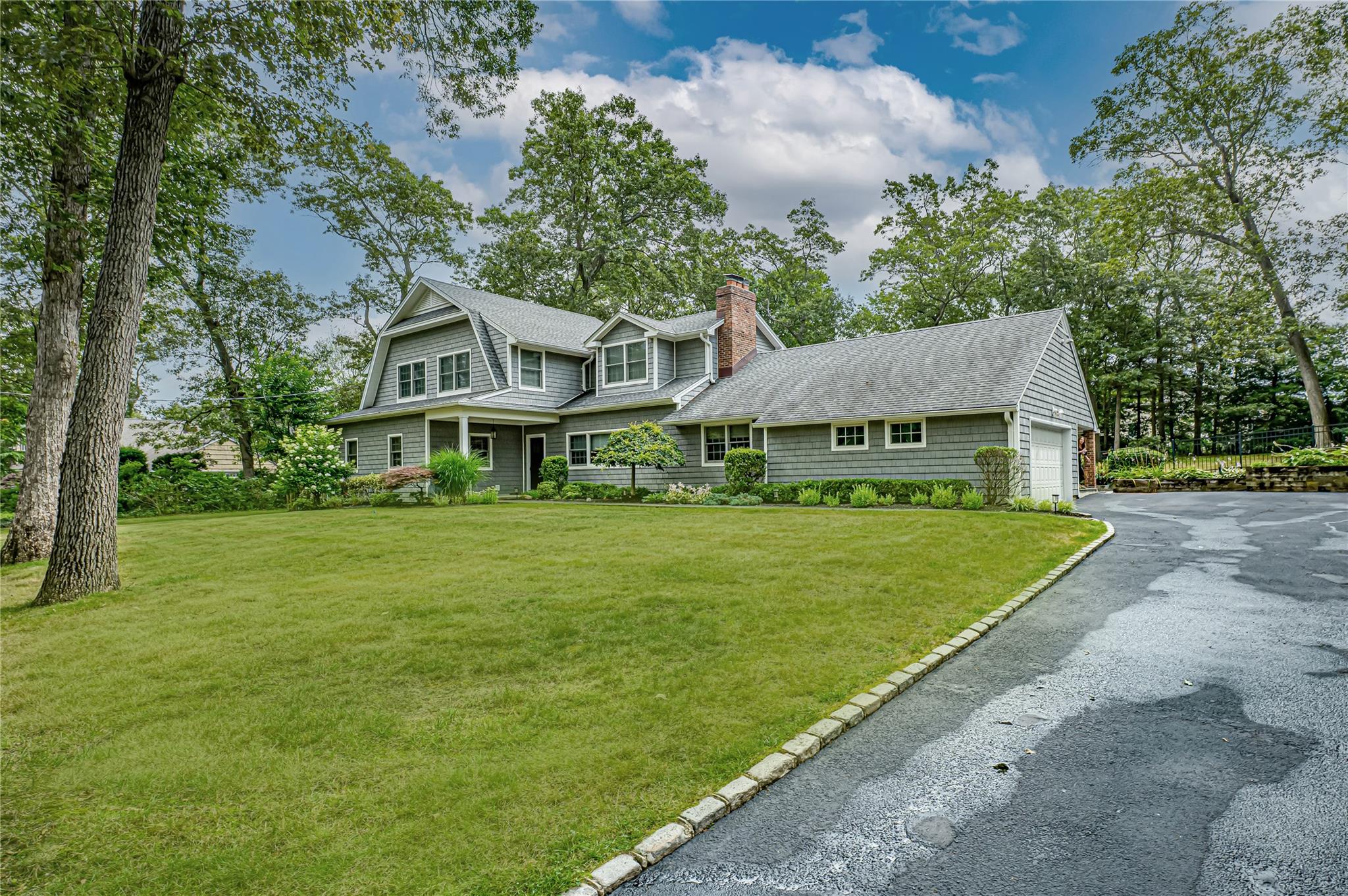 #1 photo, 21 The Rise, Woodbury , NY 11797