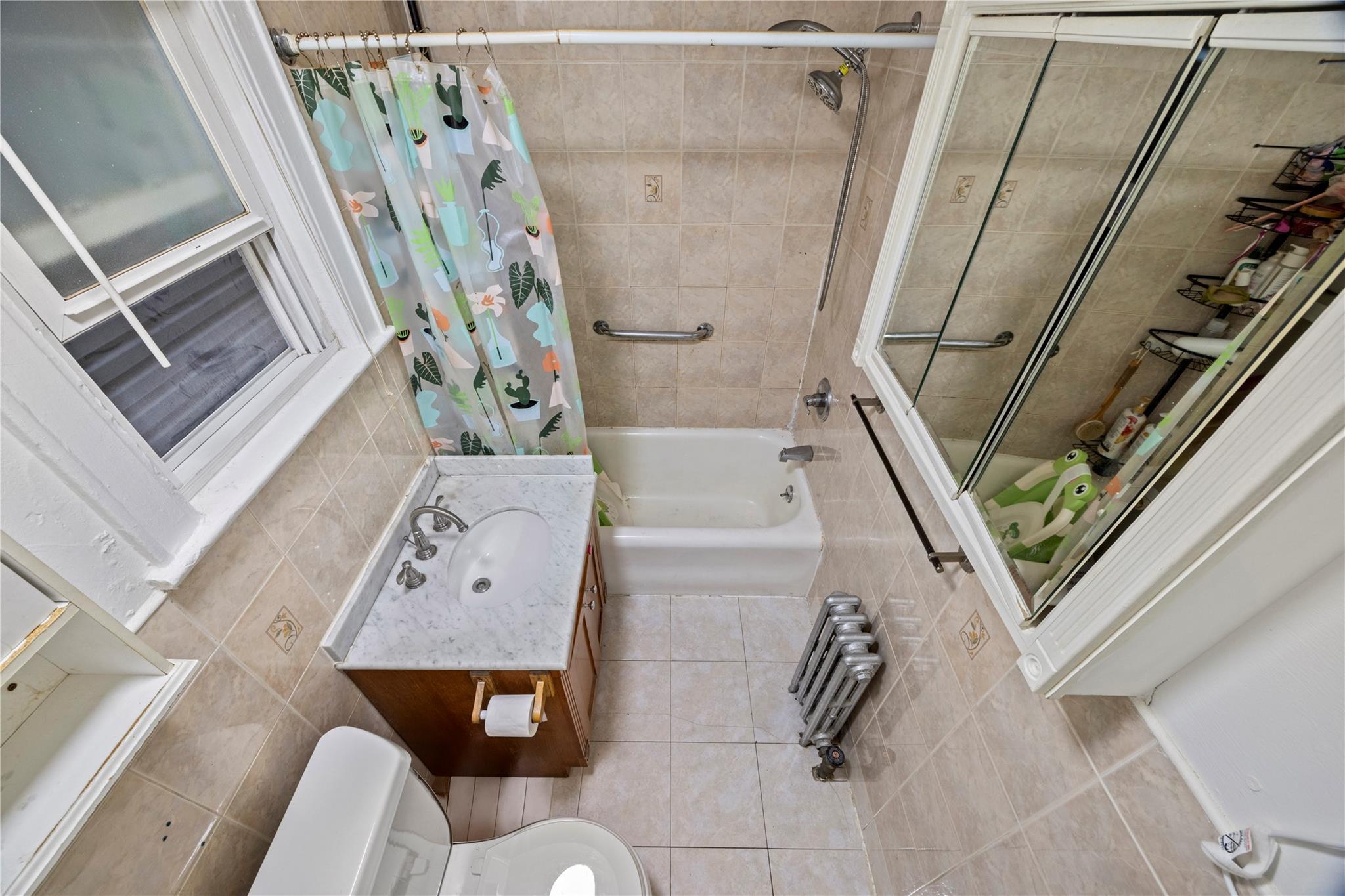 #11 photo, 12141 6th Avenue, クイーンズ区 College Point , NY 11356