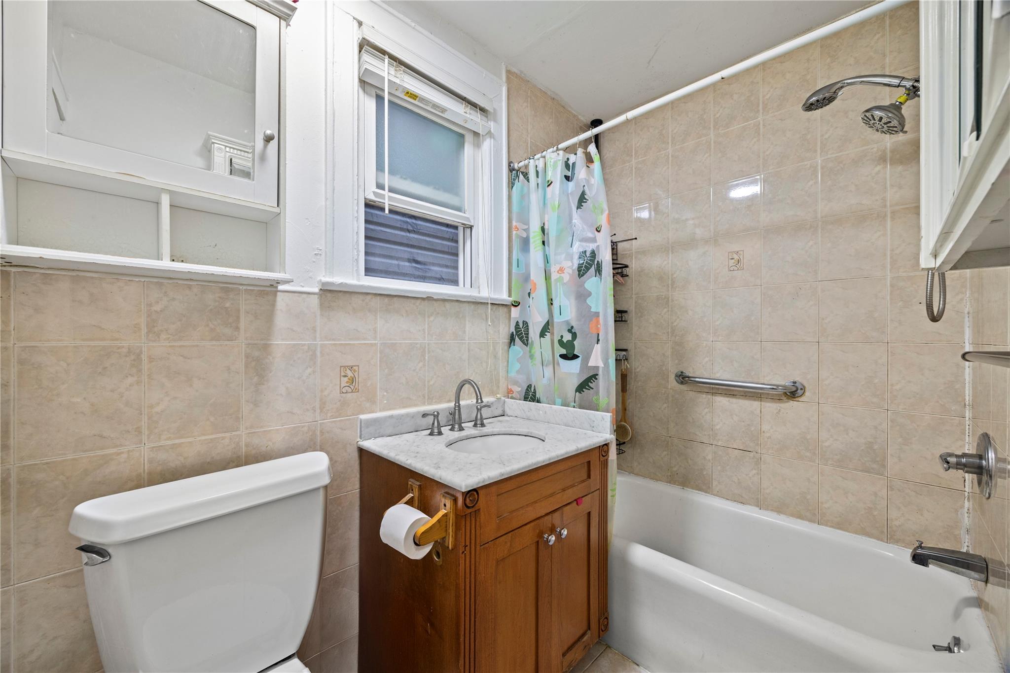 #12 photo, 12141 6th Avenue, クイーンズ区 College Point , NY 11356