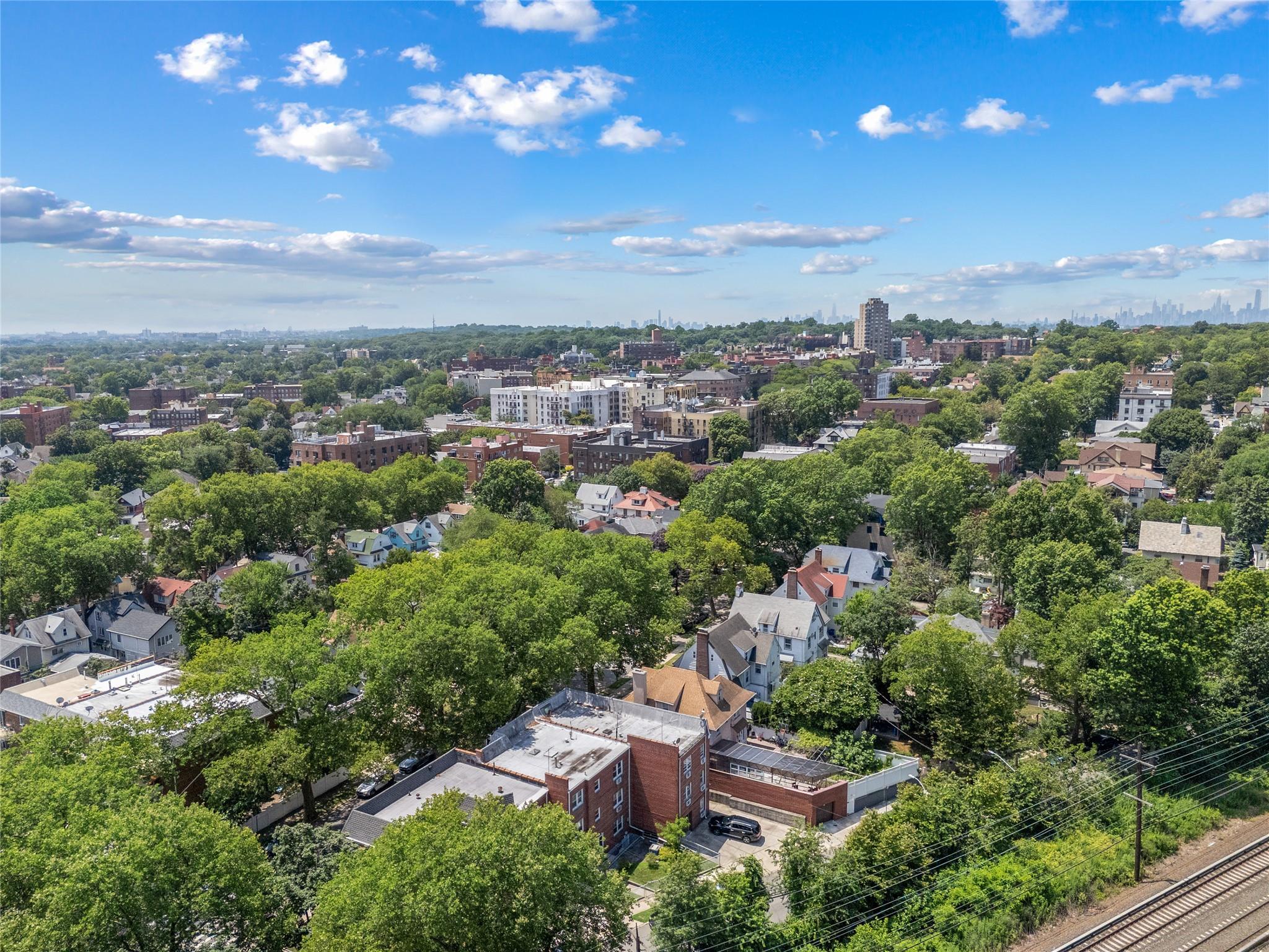 #9 photo, 8541 Abingdon Road, クイーンズ区 Kew Gardens , NY 11415