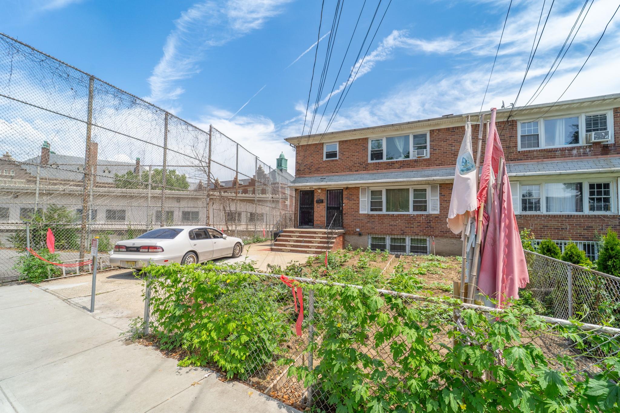 #3 photo, 107-01 Monterey Street, 皇后区 Queens Village , NY 11429