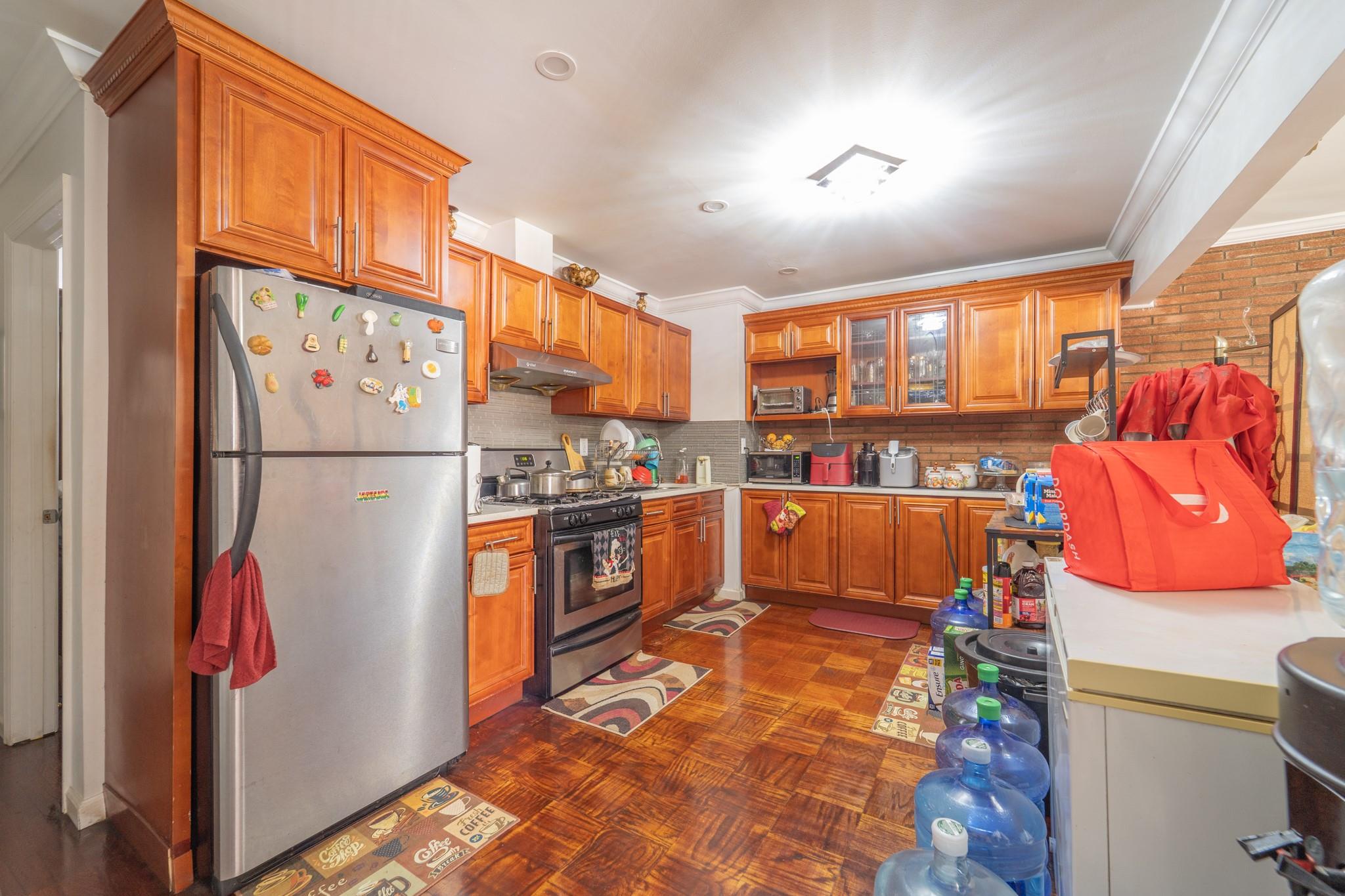 #4 photo, 107-01 Monterey Street, 皇后区 Queens Village , NY 11429