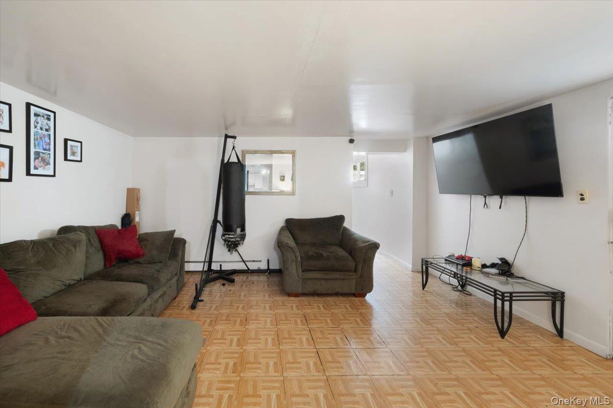 #14 photo, 730 Logan Avenue, ブロンクス区 Bronx , NY 10465