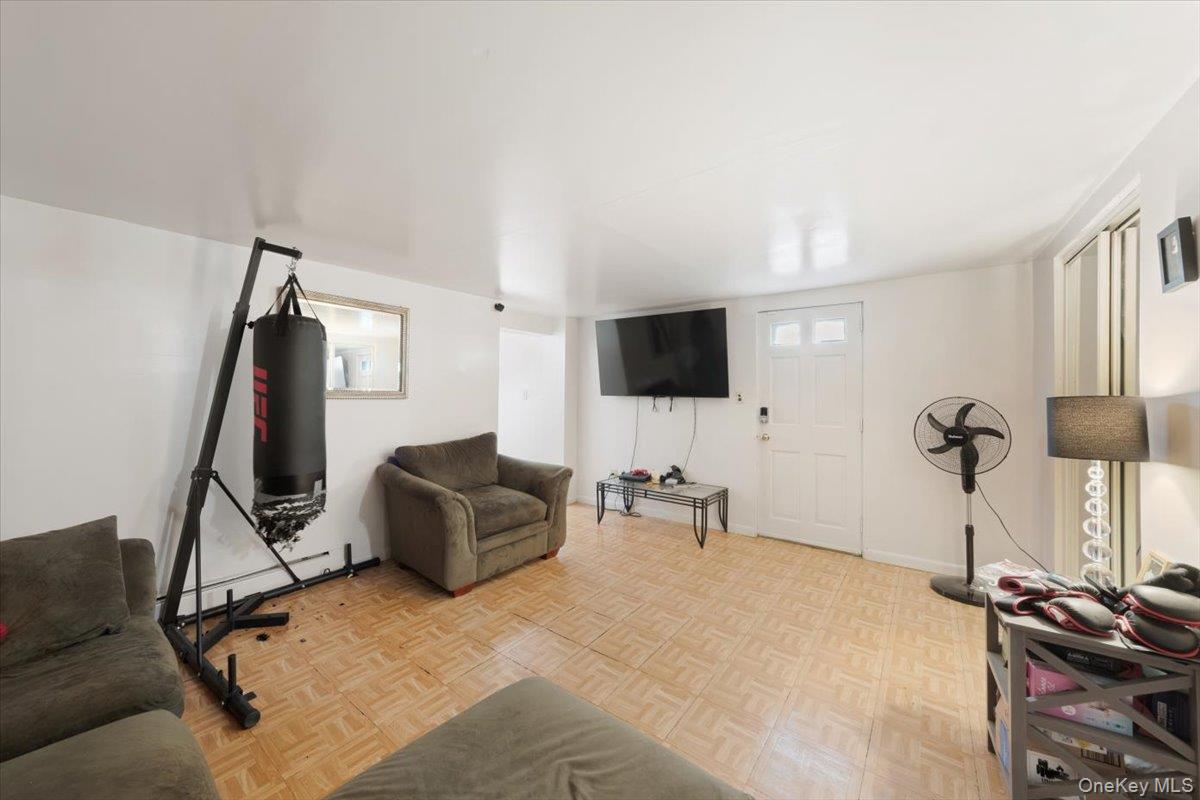 #15 photo, 730 Logan Avenue, ブロンクス区 Bronx , NY 10465