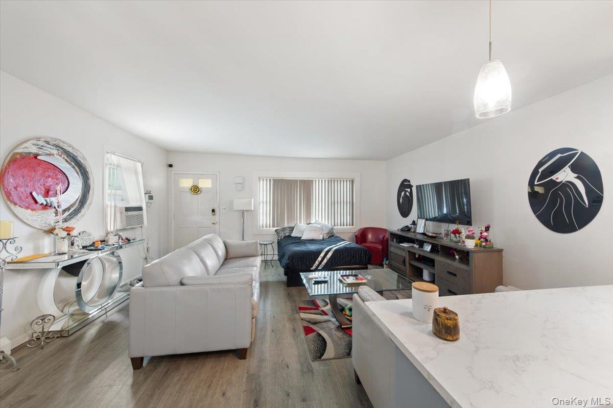 #3 photo, 730 Logan Avenue, ブロンクス区 Bronx , NY 10465