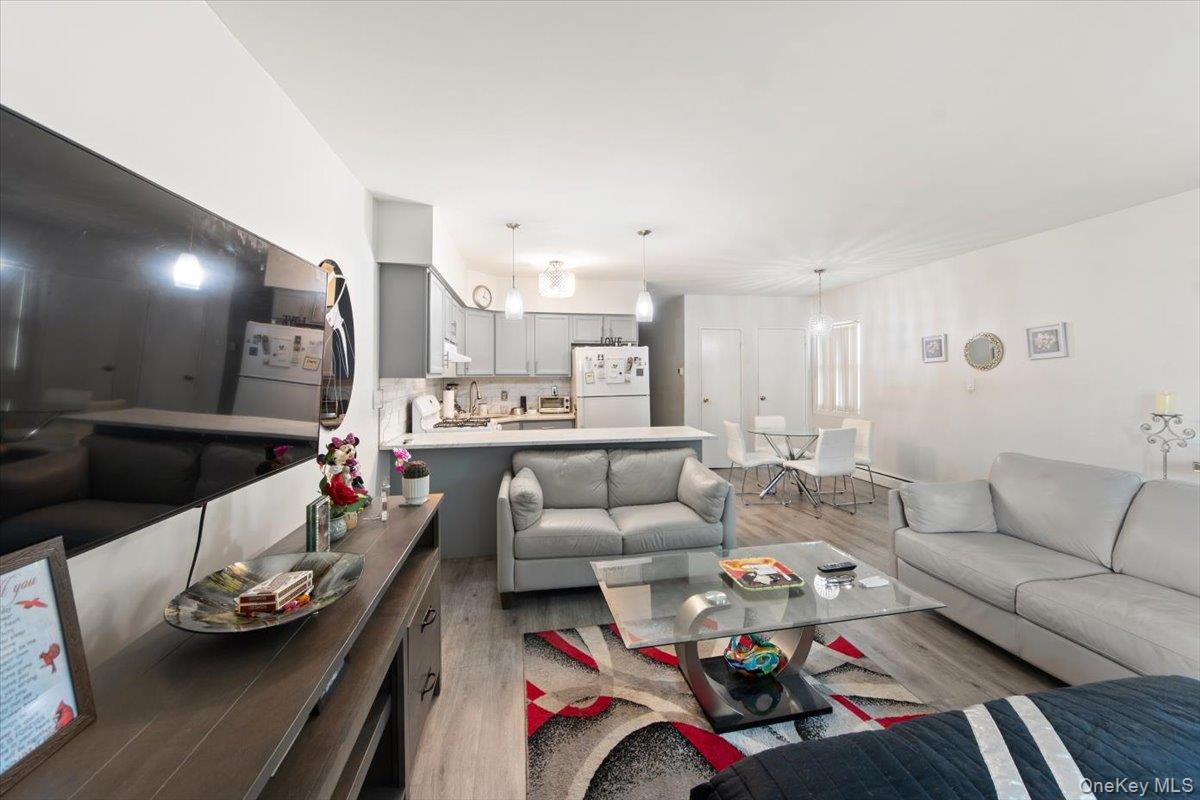 #4 photo, 730 Logan Avenue, ブロンクス区 Bronx , NY 10465