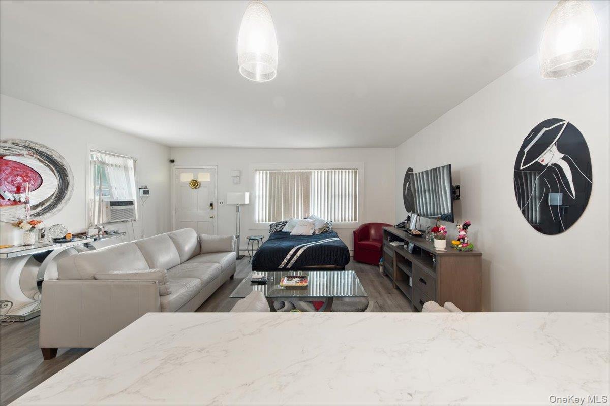 #8 photo, 730 Logan Avenue, ブロンクス区 Bronx , NY 10465