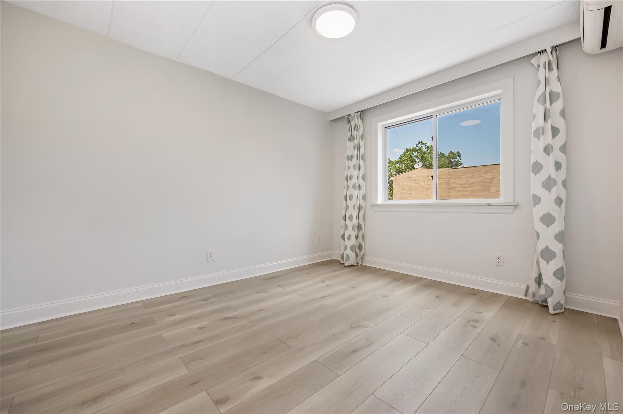 #12 photo, 7601 113th Street, 皇后區 森林小丘 Forest Hills , NY 11375