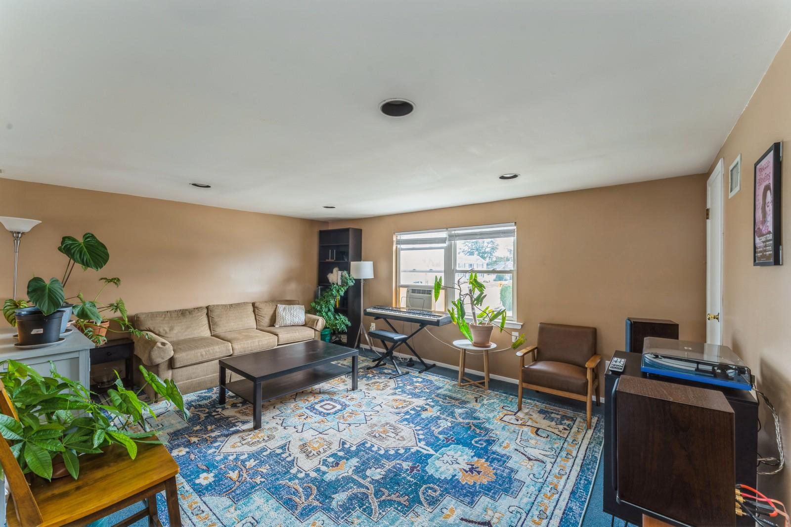 #13 photo, 133 Dorothy Drive, 长岛 East Meadow , NY 11554