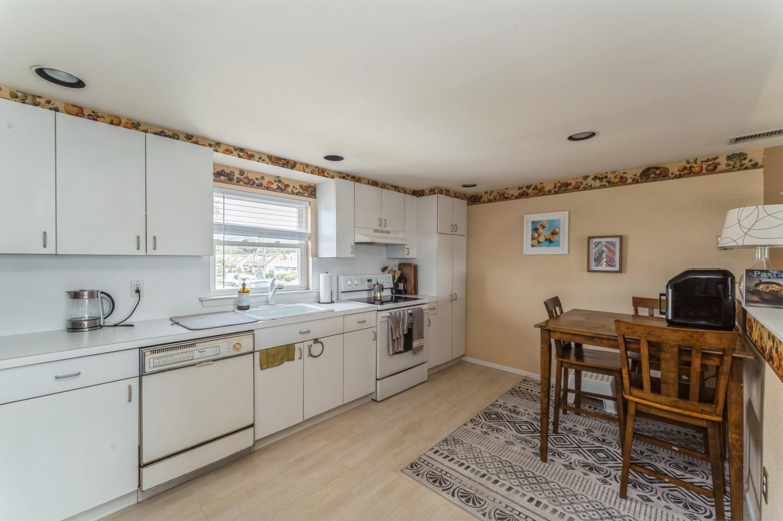 #15 photo, 133 Dorothy Drive, 长岛 East Meadow , NY 11554