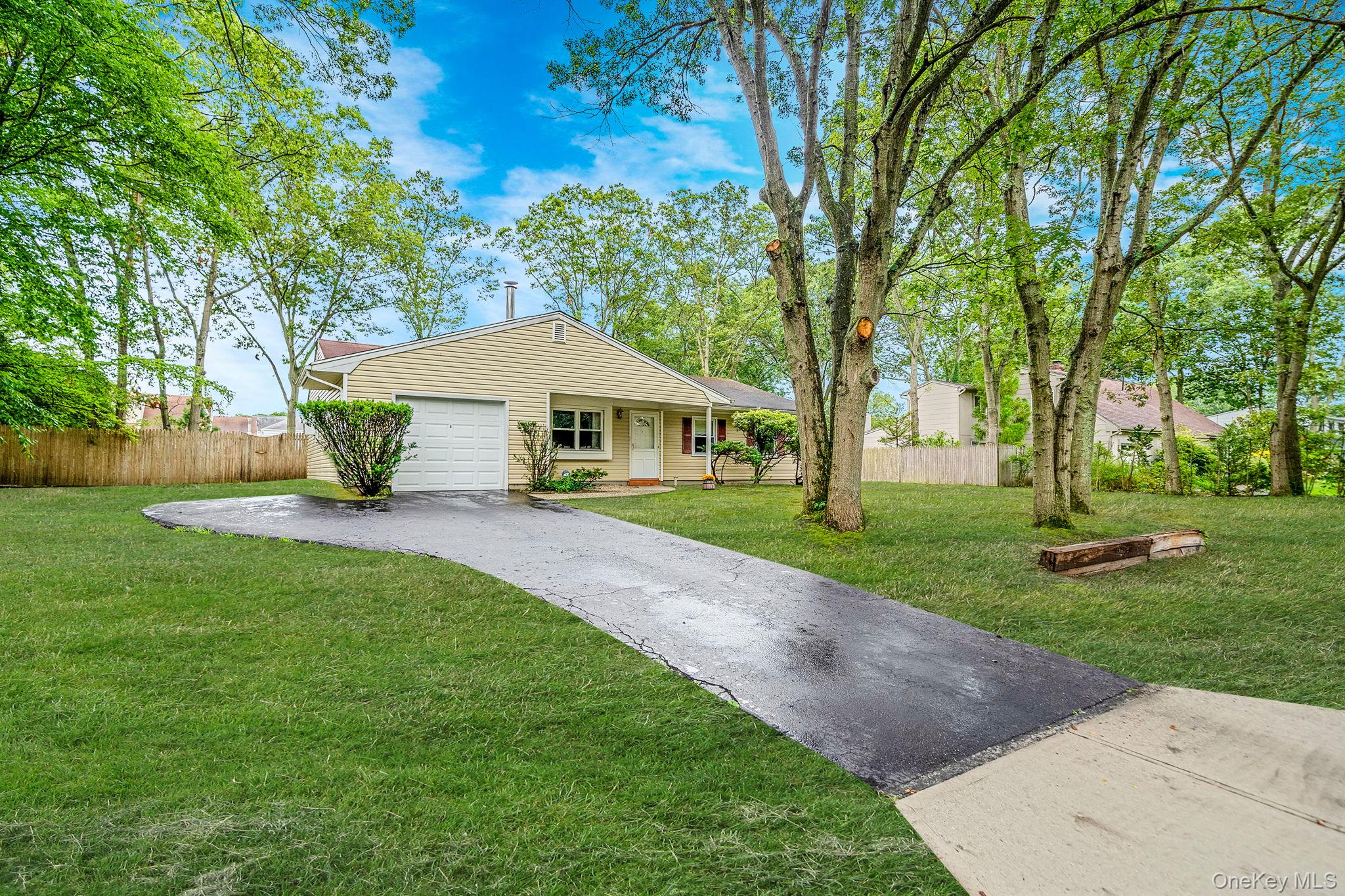 #2 photo, 9 Fenwick Avenue, Farmingville , NY 11738