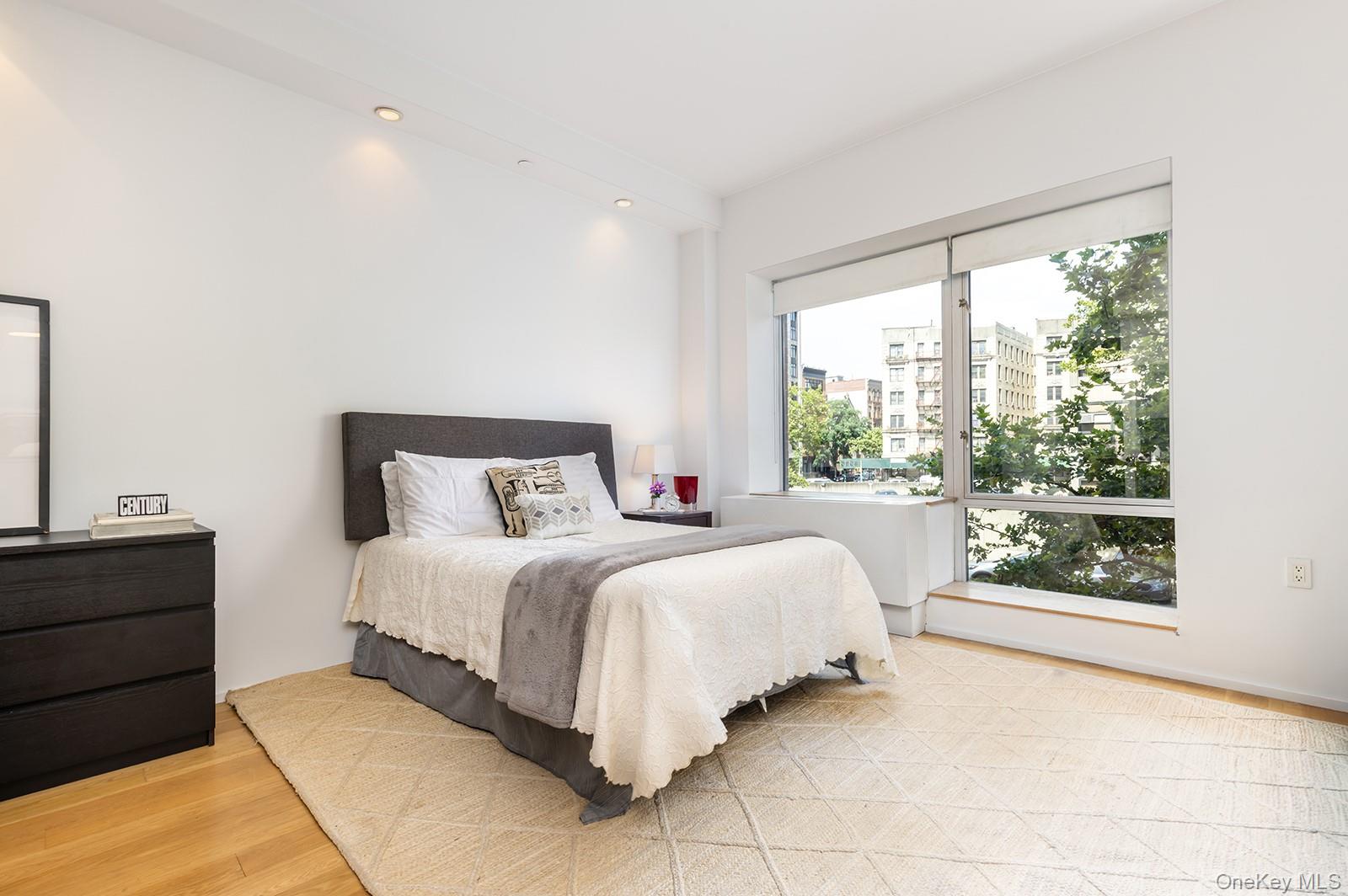 #3 photo, 2280 Frederick Douglass Boulevard, マンハッタン New York (Manhattan) , NY 10027