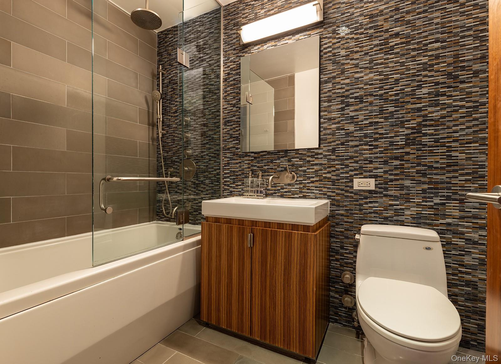 #4 photo, 2280 Frederick Douglass Boulevard, マンハッタン New York (Manhattan) , NY 10027