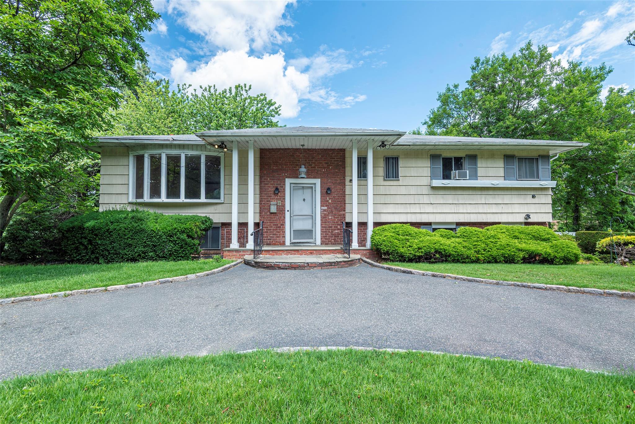 #1 photo, 14 Jeffrey Lane, Great Neck , NY 11020