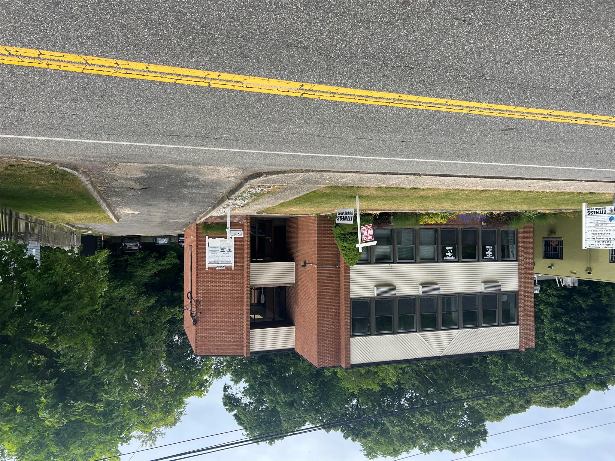 #1 photo, 2042 N Country Road, Wading River , NY 11792