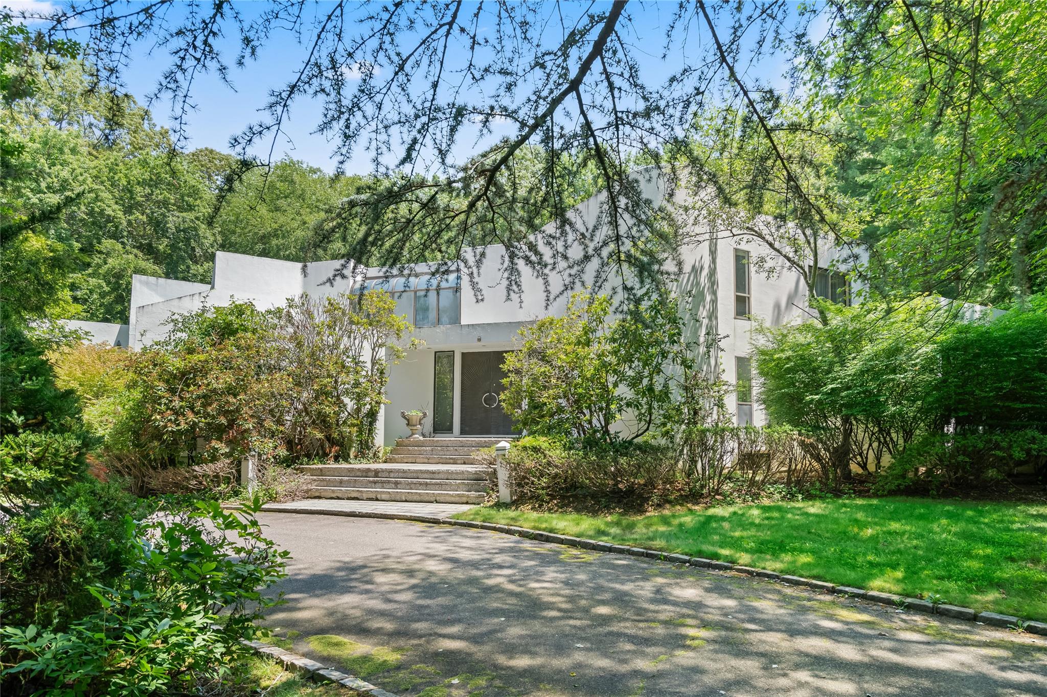 #1 photo, 2 West View Drive, Upper Brookville , NY 11771