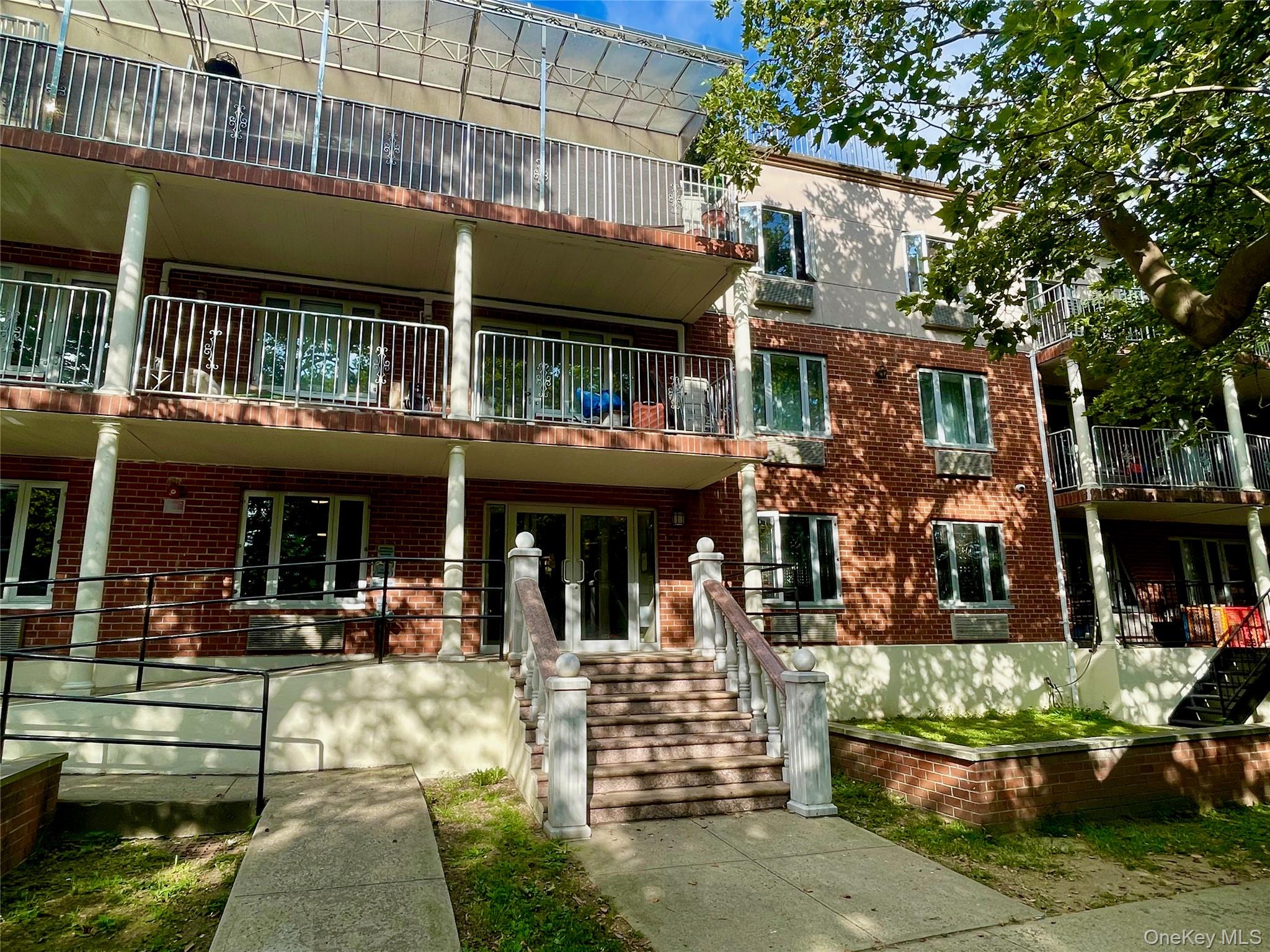 #1 photo, 6434 Grand Central Parkway, クイーンズ区 Forest Hills , NY 11375