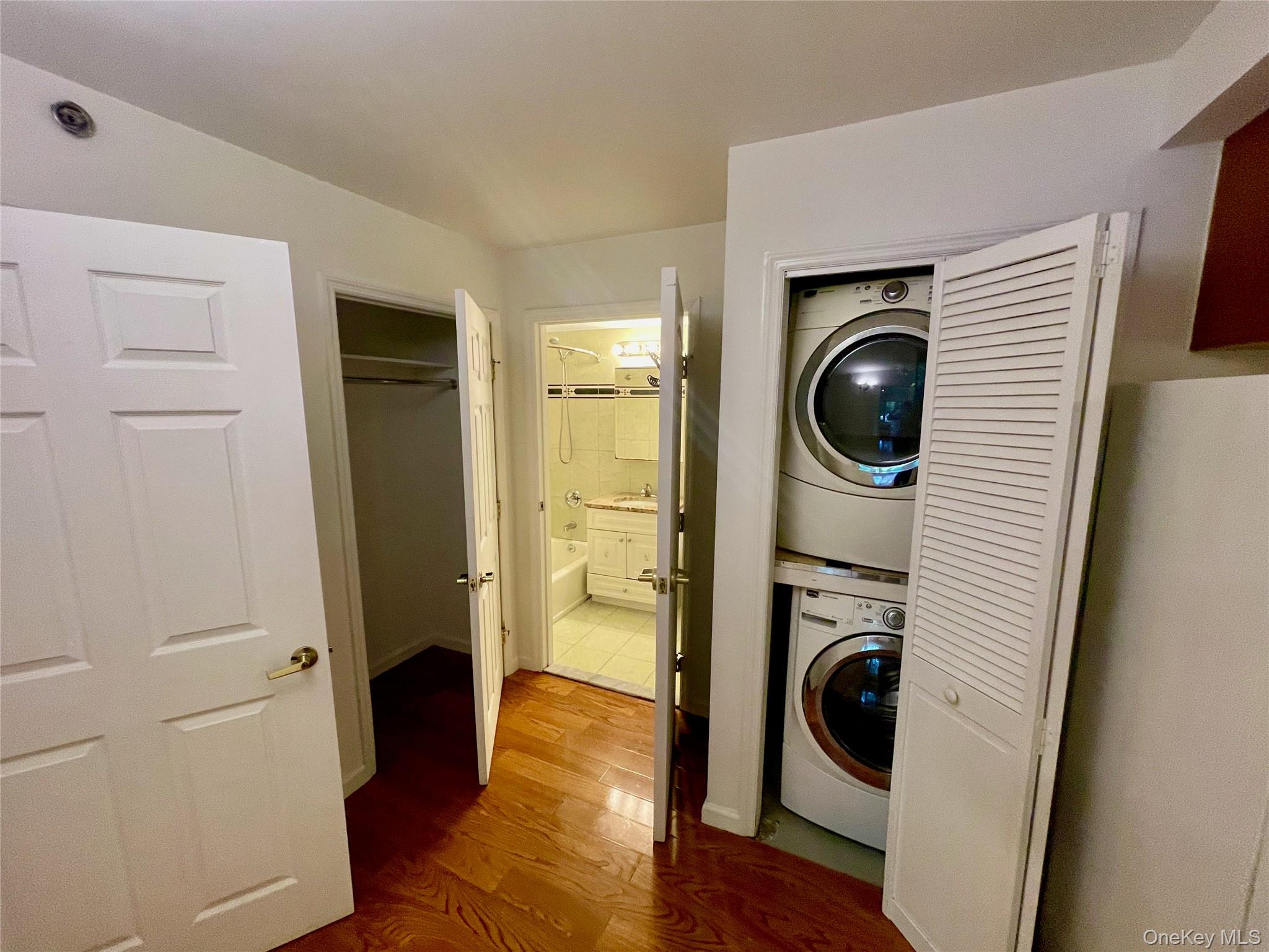 #11 photo, 6434 Grand Central Parkway, クイーンズ区 Forest Hills , NY 11375