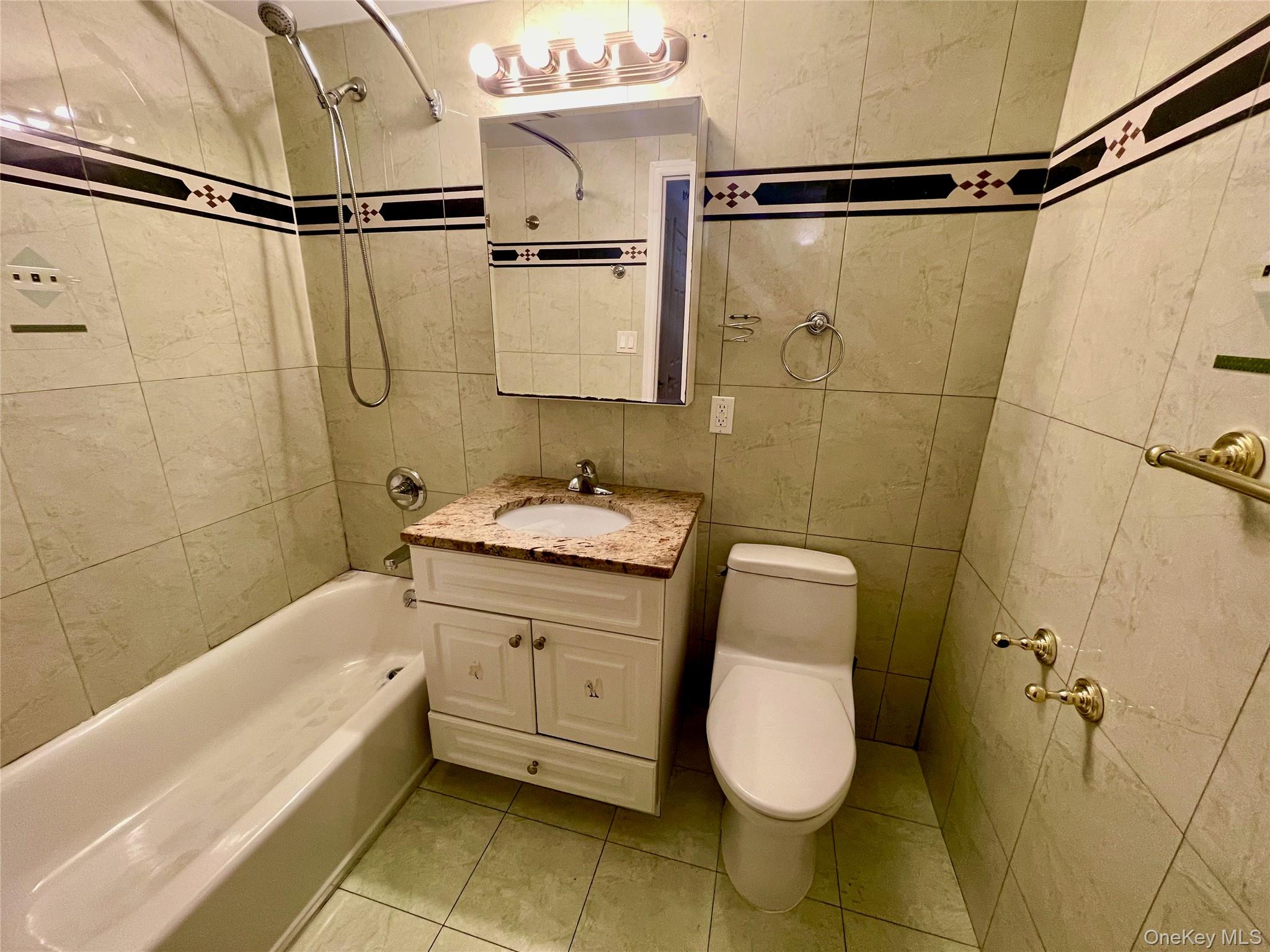 #12 photo, 6434 Grand Central Parkway, クイーンズ区 Forest Hills , NY 11375