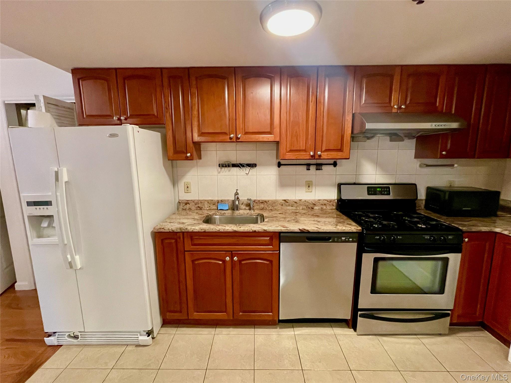 #13 photo, 6434 Grand Central Parkway, クイーンズ区 Forest Hills , NY 11375