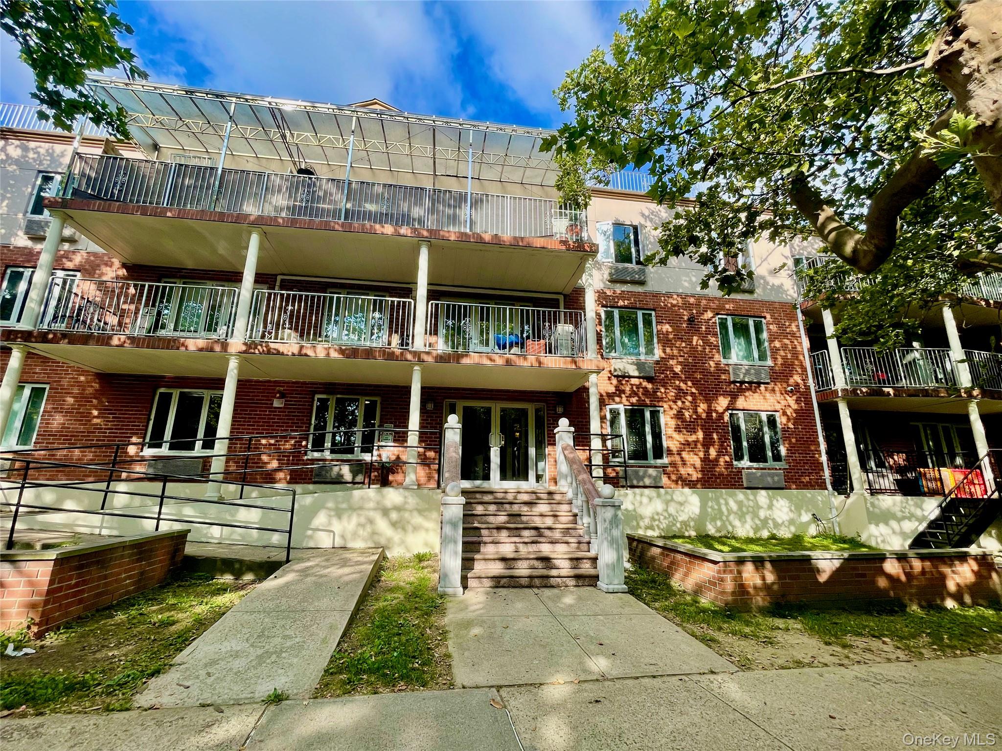 #2 photo, 6434 Grand Central Parkway, クイーンズ区 Forest Hills , NY 11375