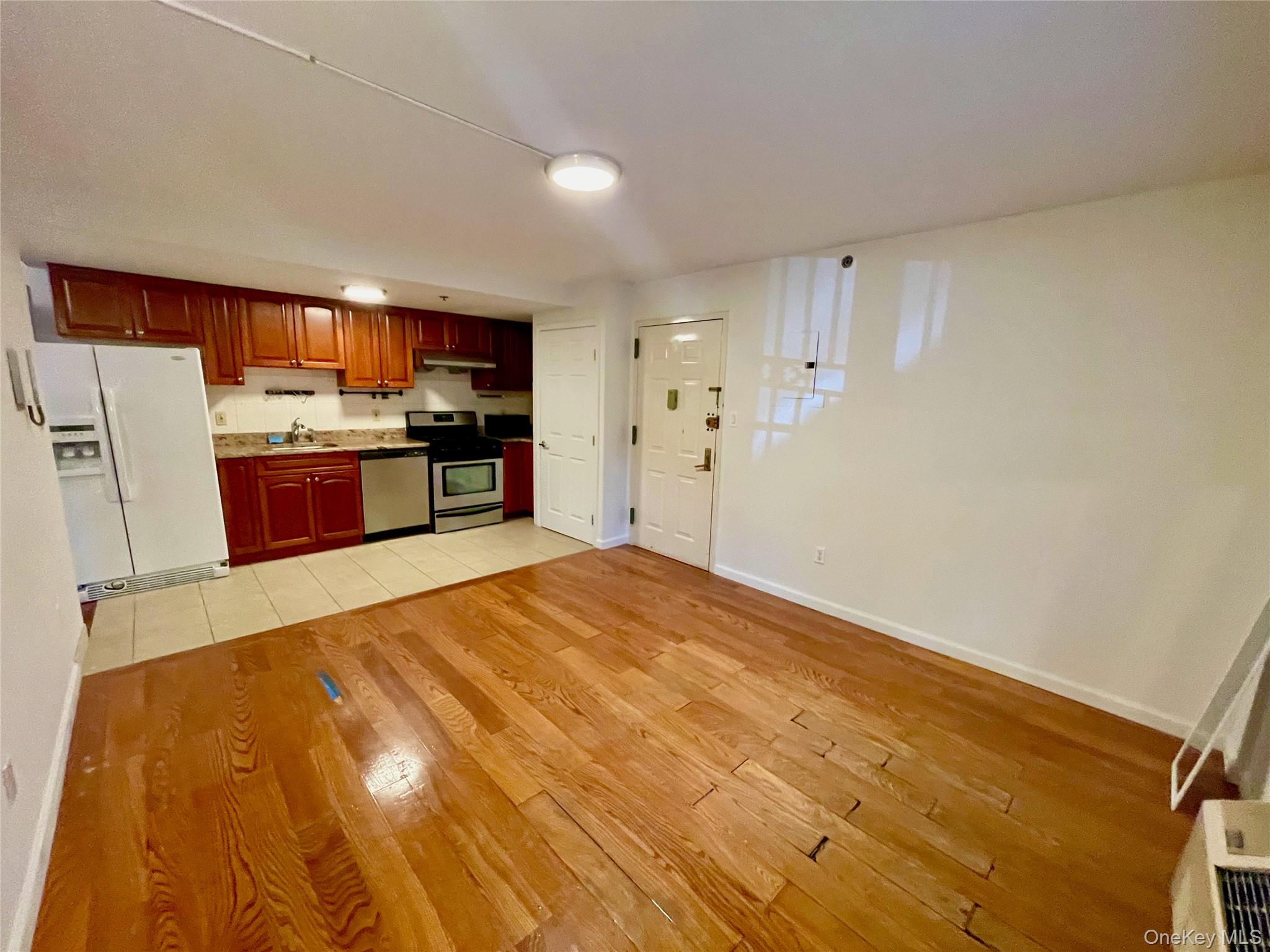 #4 photo, 6434 Grand Central Parkway, クイーンズ区 Forest Hills , NY 11375
