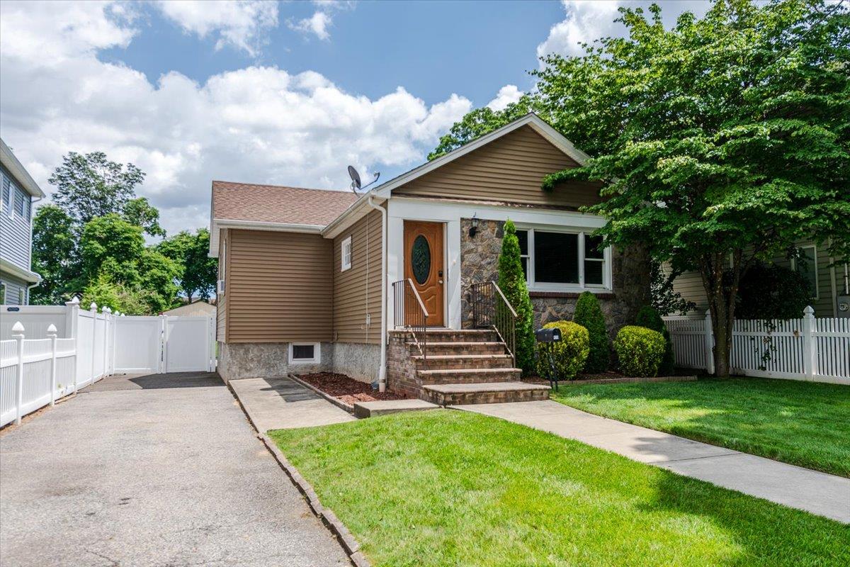 #1 photo, 929 Oakland Court, North Bellmore , NY 11710