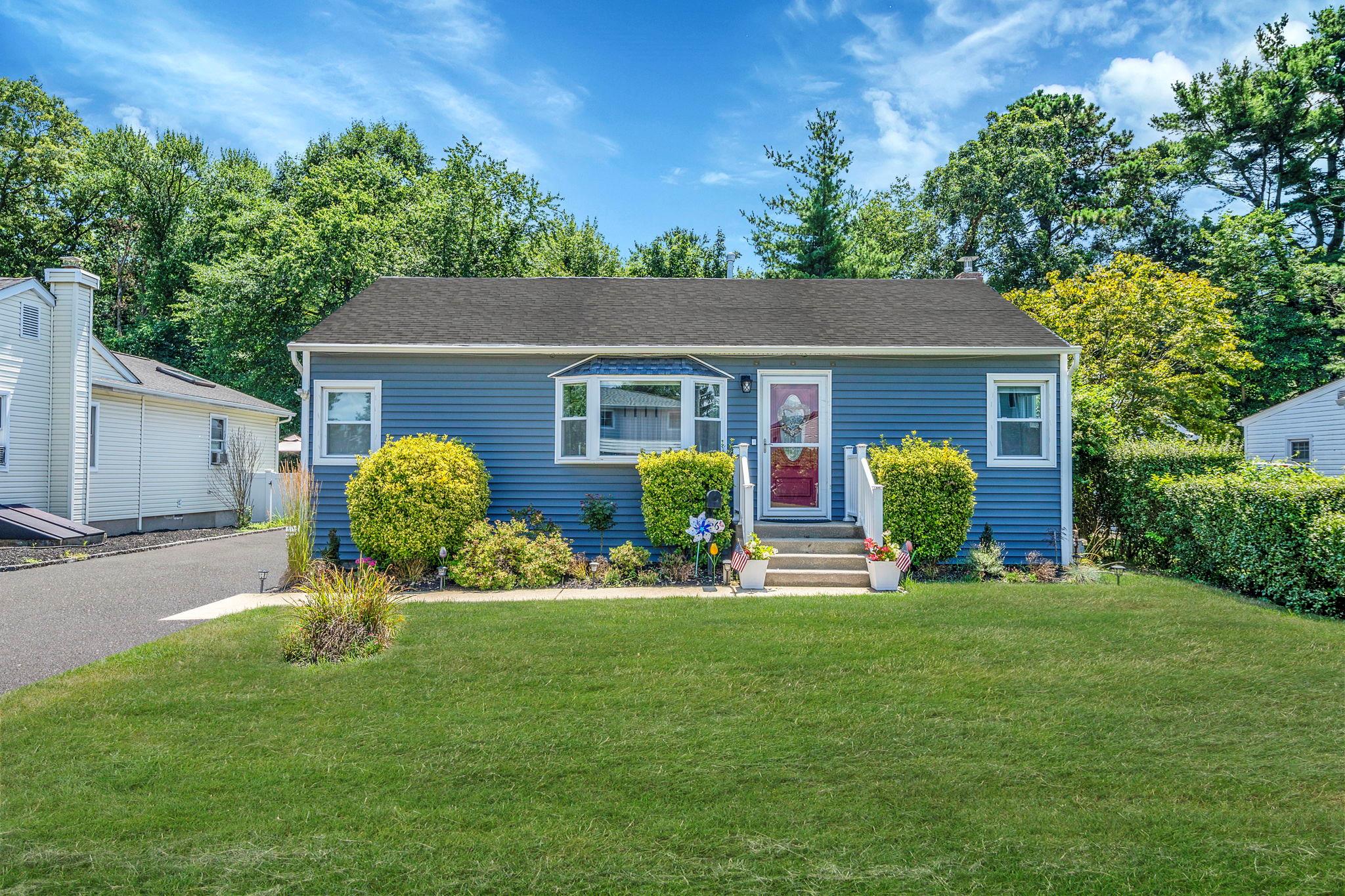 #1 photo, 406 Old Farmingdale Road, West Babylon , NY 11704