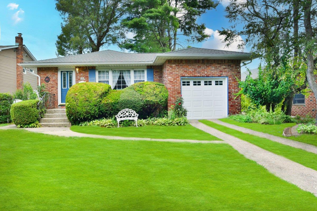 #1 photo, 20 Devine Avenue, Syosset , NY 11791