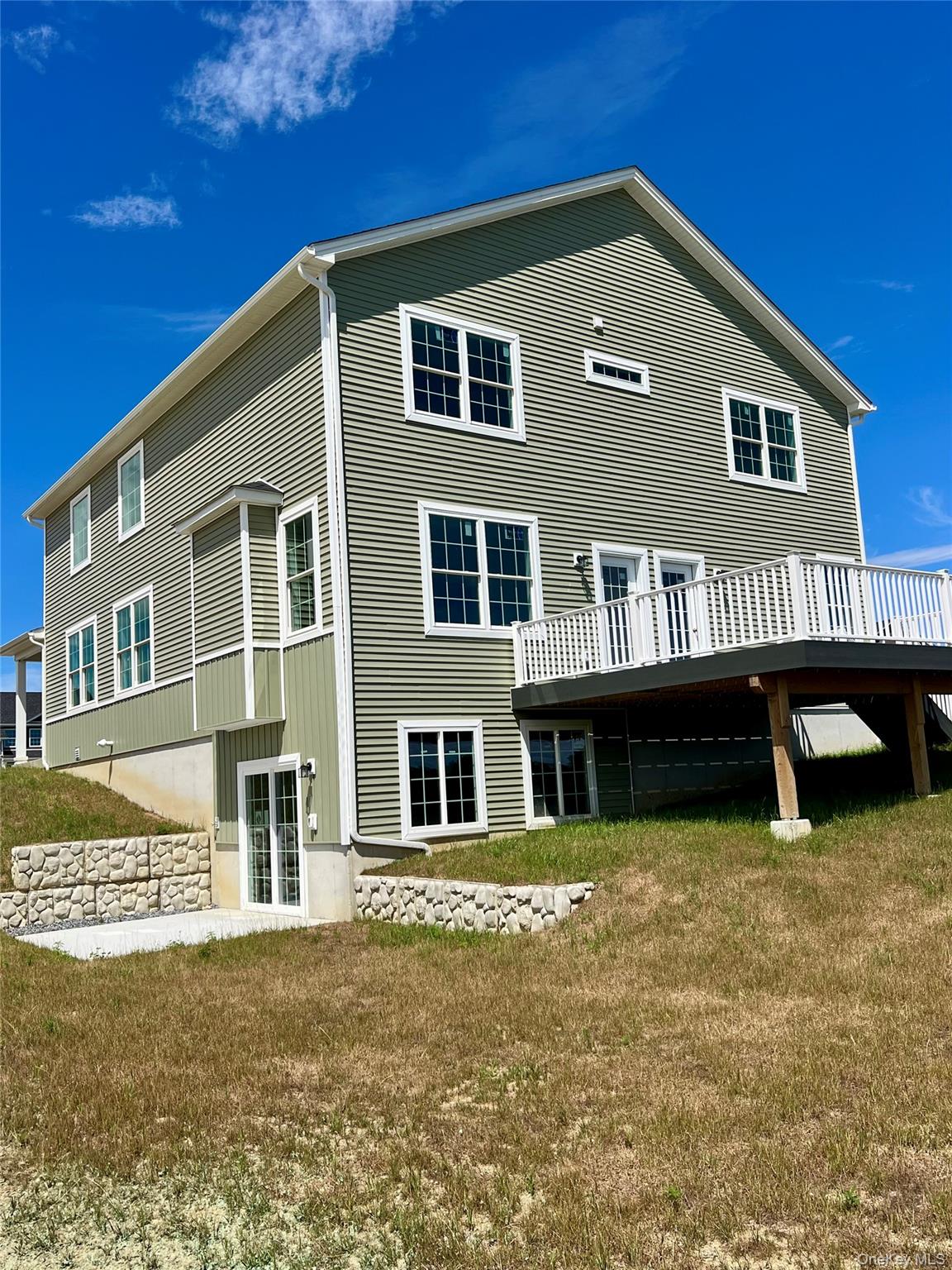 #2 photo, 38 Dartmouth Drive, Poughkeepsie , NY 12603