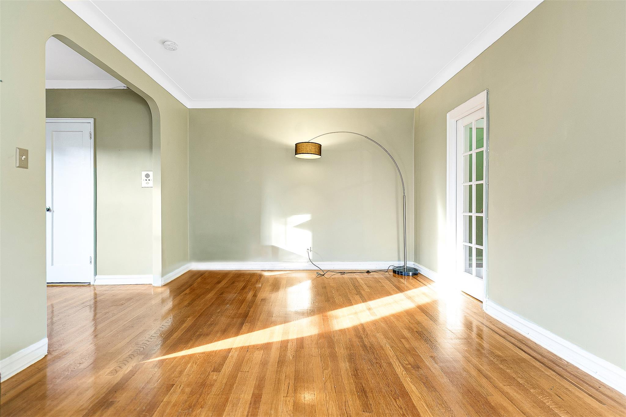 #13 photo, 77-34 113 Street, 皇后區 森林小丘 Forest Hills , NY 11375