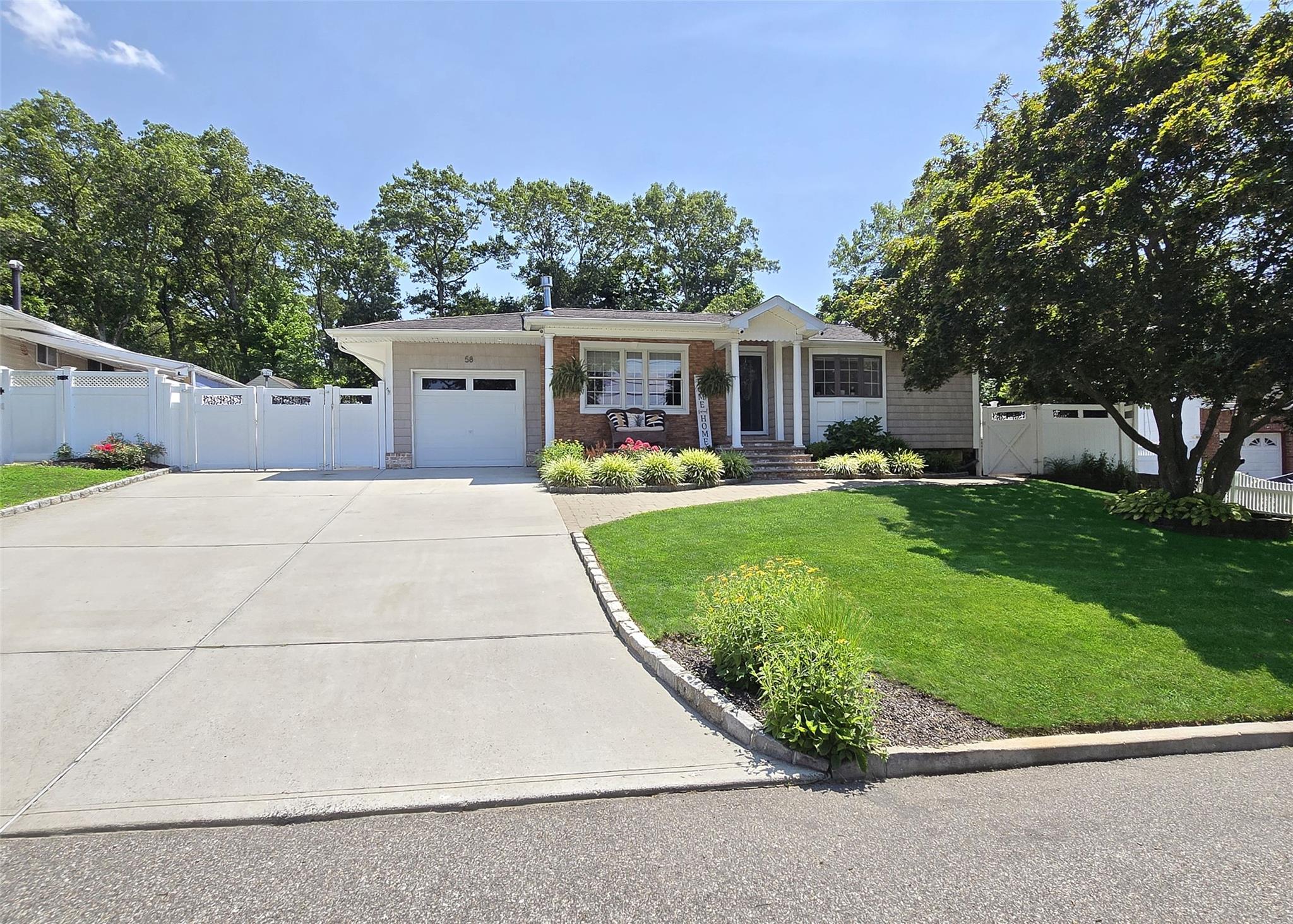 #1 photo, 58 Seminole Street, 東長島 Selden , NY 11784