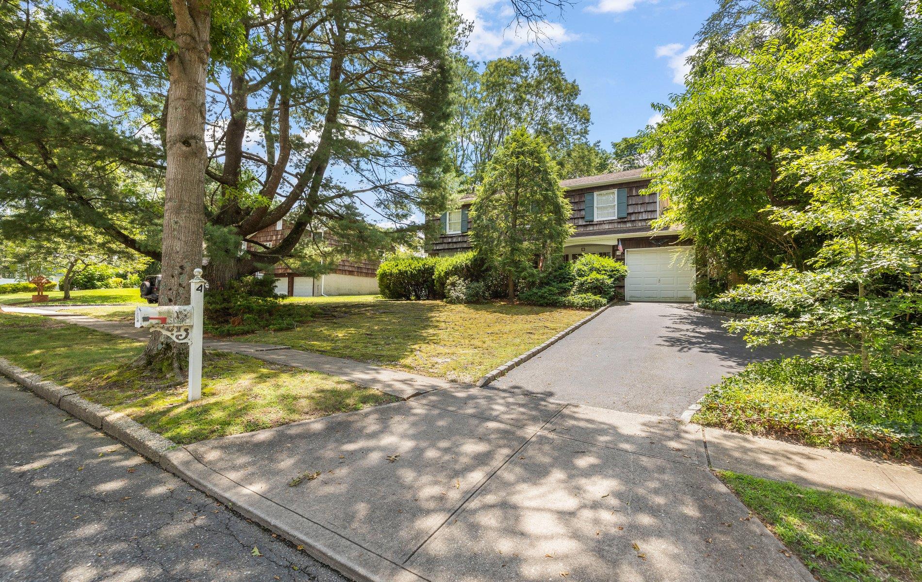 #1 photo, 4 Eileen Court, 東長島 康马克 Commack , NY 11725