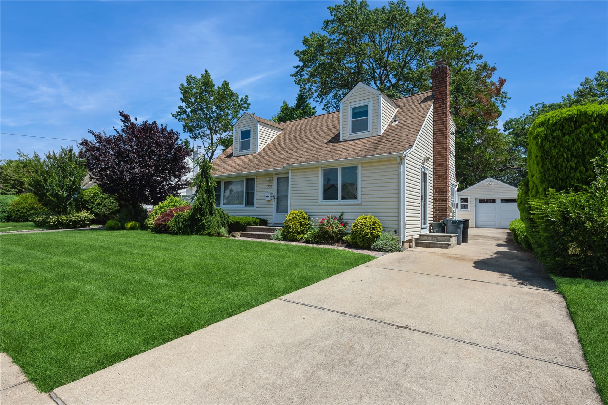 #1 photo, 755 Durham Road, ناسو East Meadow , NY 11554