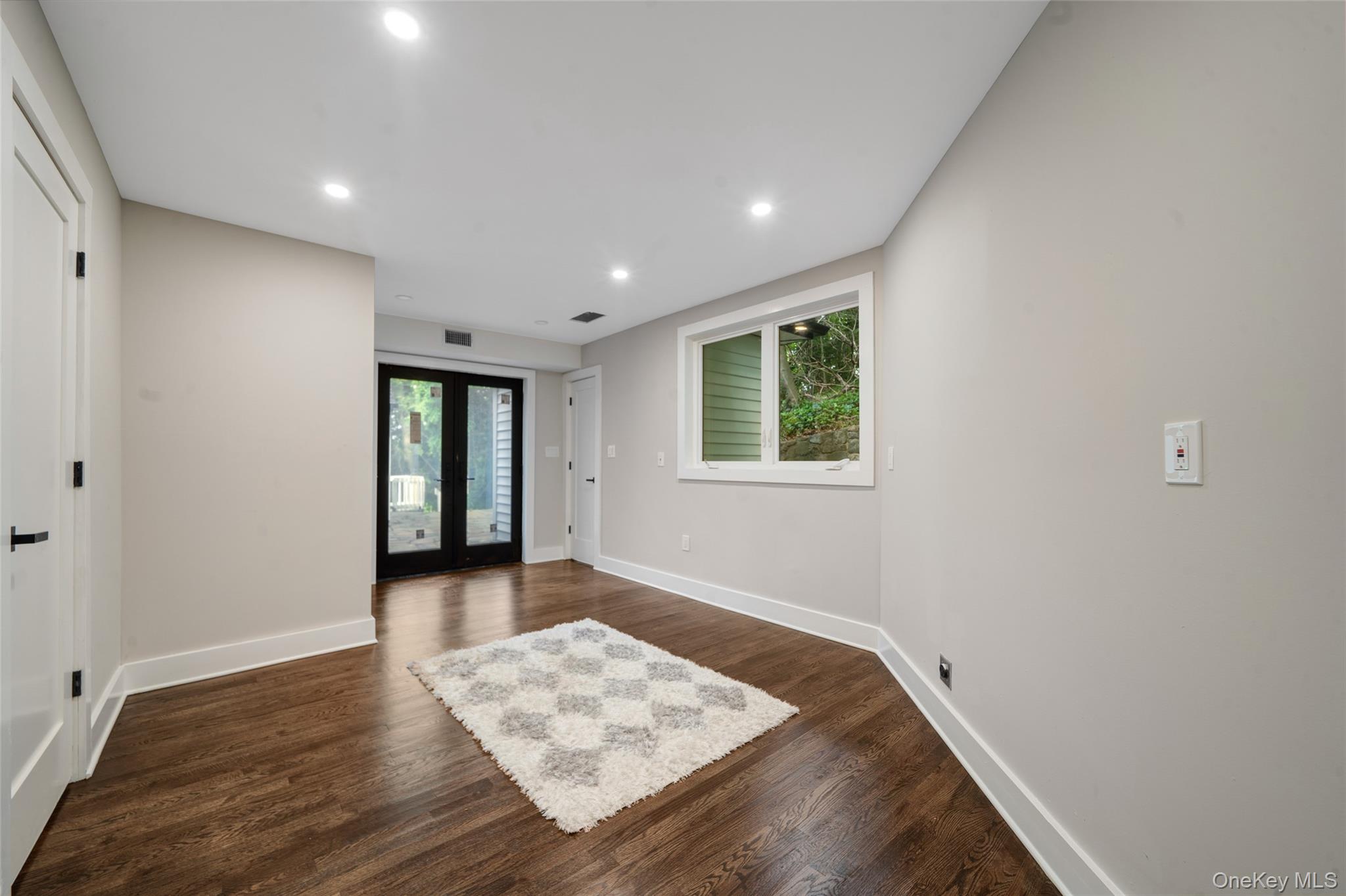 #13 photo, 390 E Main Street, Centerport , NY 11721