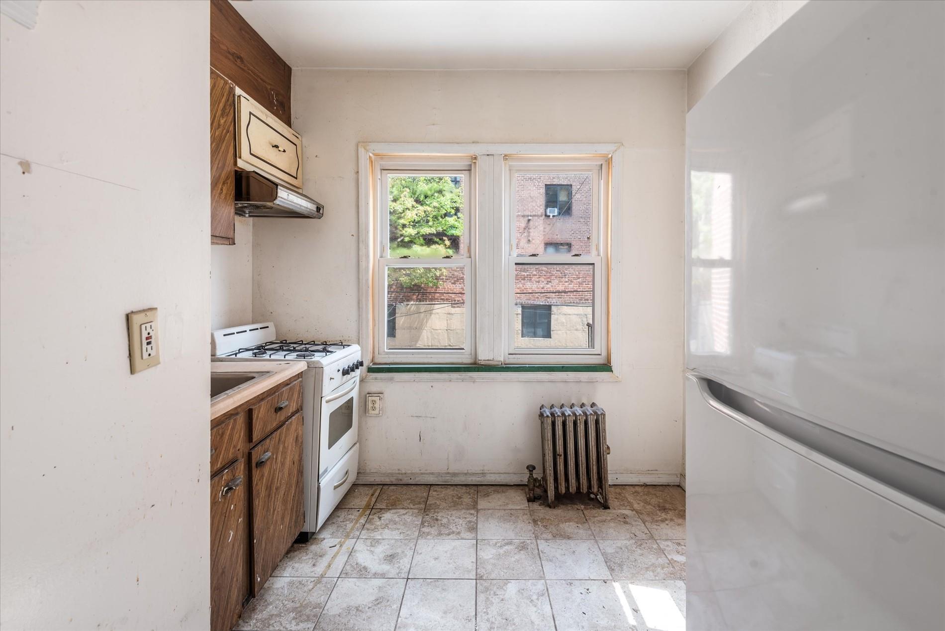 #7 photo, 99-22 67th Avenue, Rego Park , NY 11374