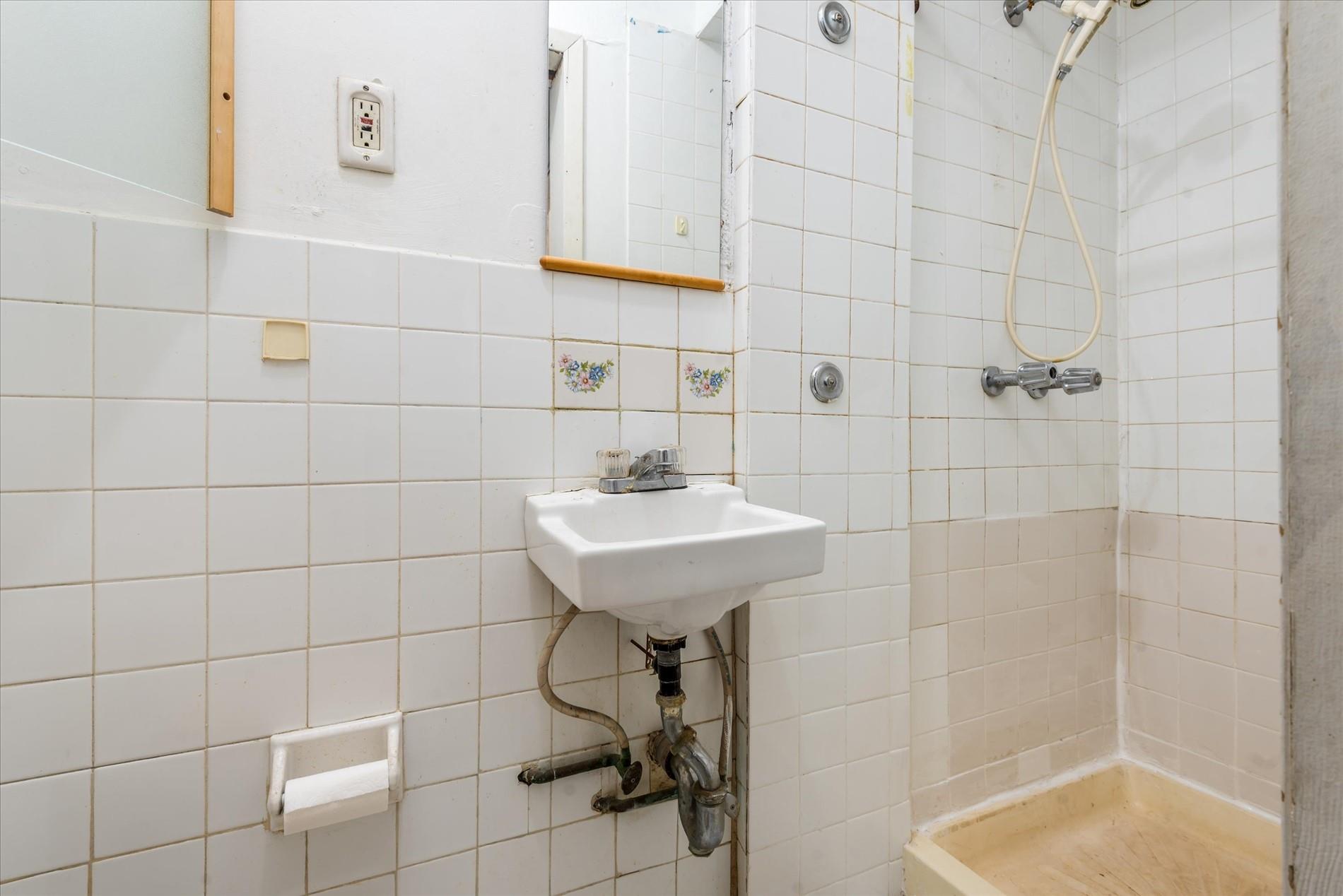 #9 photo, 99-22 67th Avenue, Rego Park , NY 11374