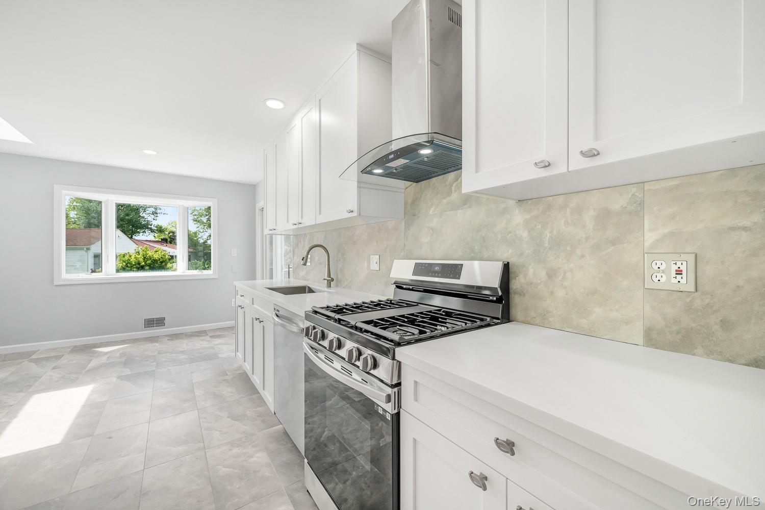 #18 photo, 52 North Drive, ナッソー郡 Manhasset Hills , NY 11040