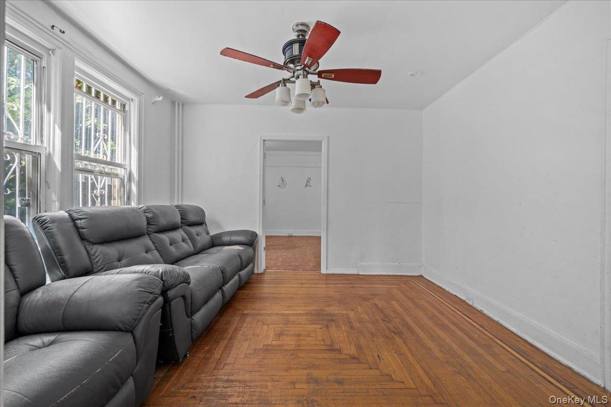 #16 photo, 452 Howe Ave, 布朗士 Bronx , NY 10473