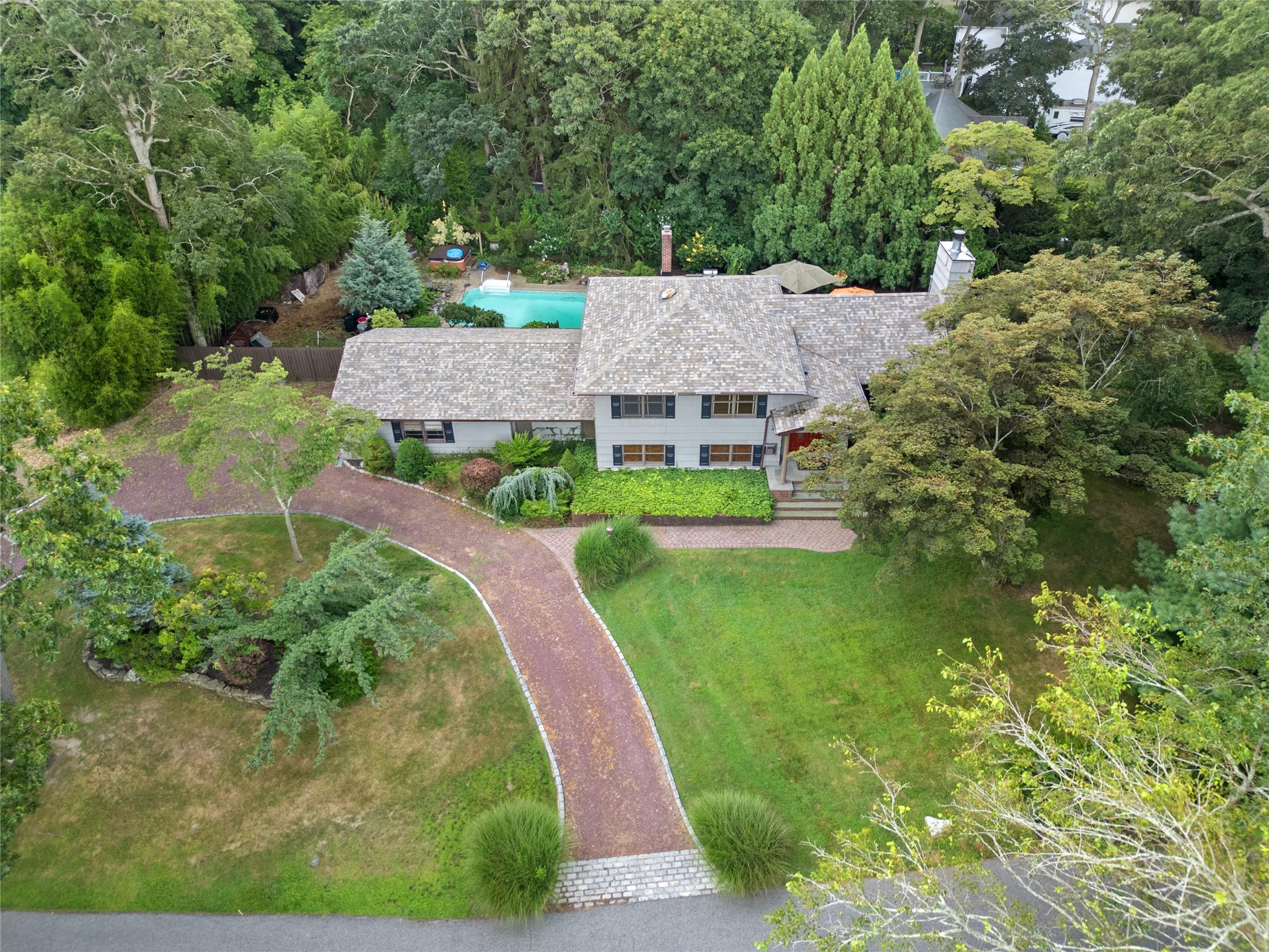 #1 photo, 24A Brushwood Court, سوفولك East Islip , NY 11730