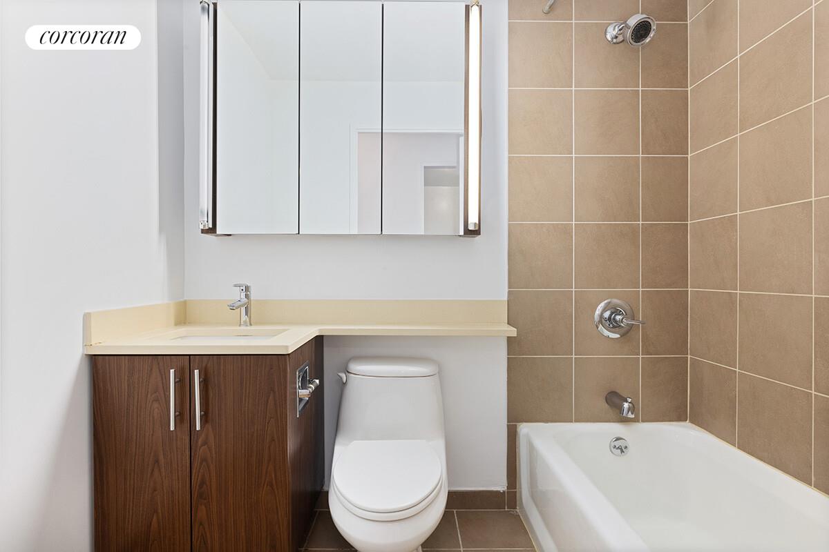 #11 photo, 330 E 38TH Street, マンハッタン Murray Hill , NY 10016