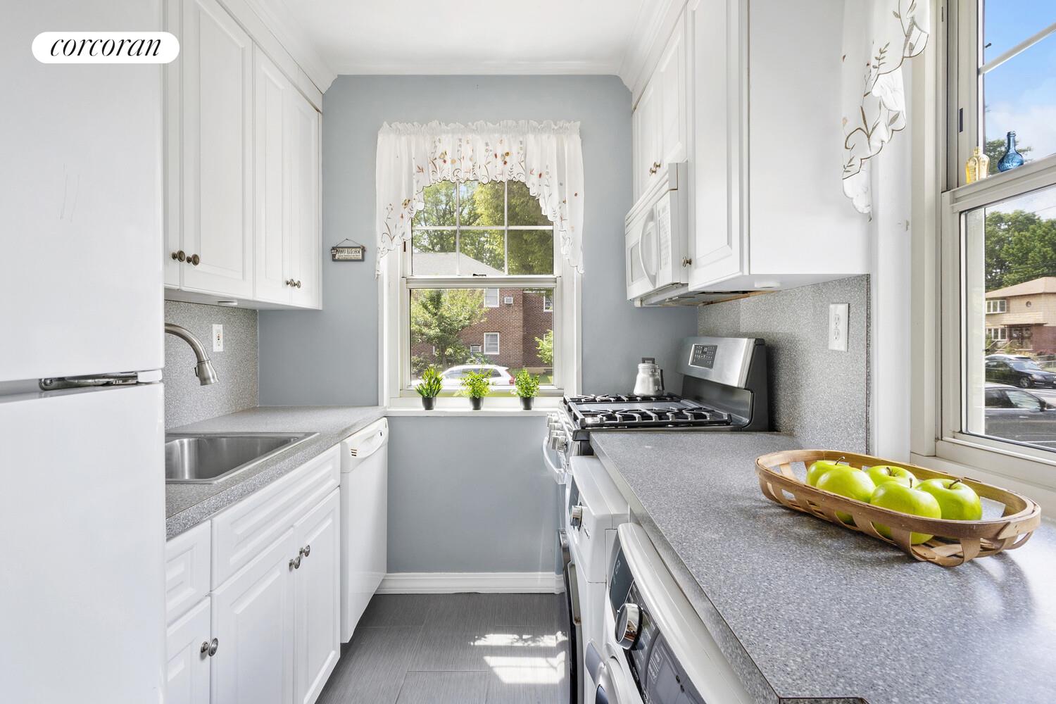 #3 photo, 61-03 255TH Street, 皇后區 小頸 Little Neck , NY 11362